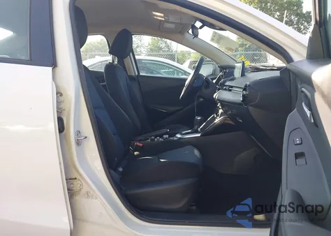 2017 Toyota Yaris Ia z USA, uszkodzony, nr VIN 3MYDLBYV0HY154828